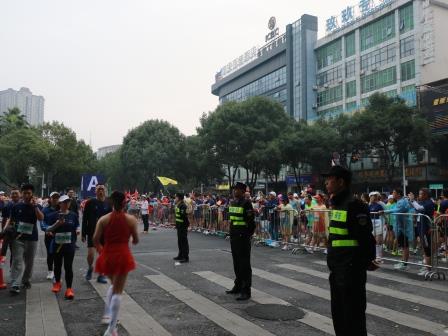 傾力相隨，護(hù)航郴馬 --郴州市保安服務(wù)有限公司圓滿(mǎn)完成2024郴州馬...